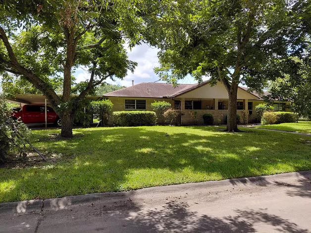 Photo of 736 Northridge Street, Angleton, TX 77515
