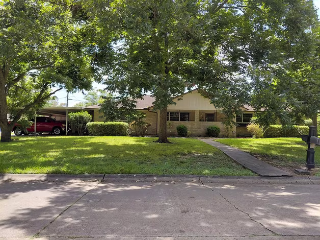Photo 2 of 736 Northridge Street, Angleton, TX
