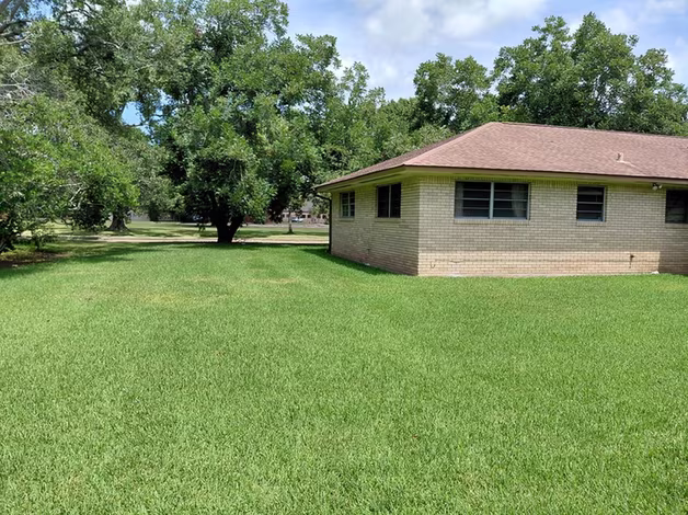 Photo 7 of 736 Northridge Street, Angleton, TX
