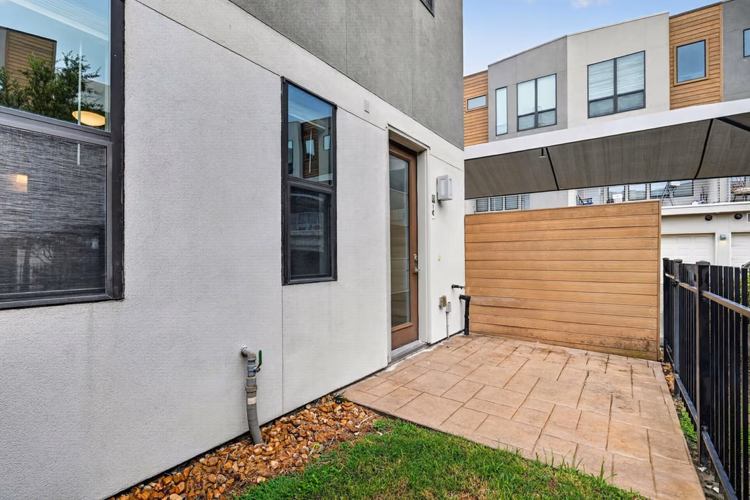 Photo 6 of 2401 Crawford Street D1C, Houston, TX