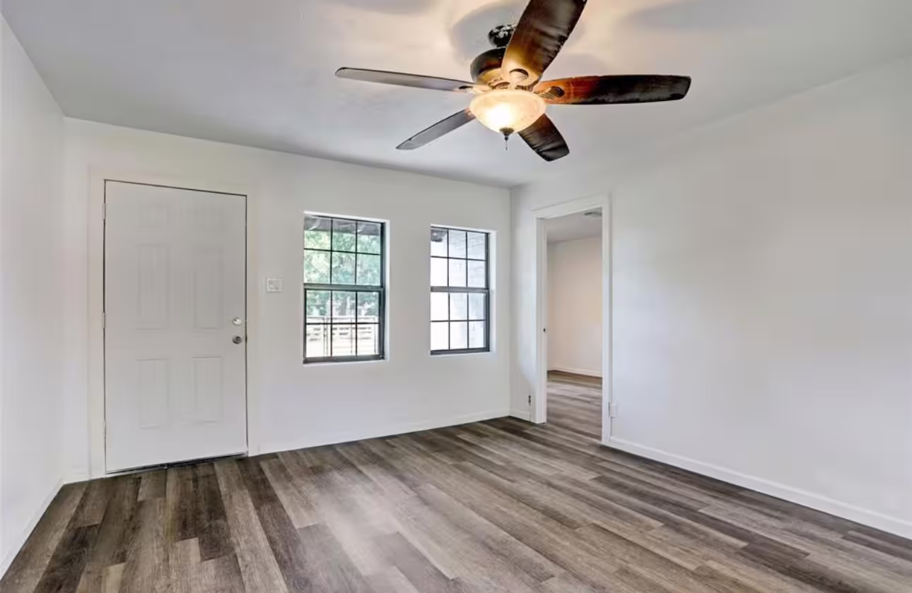 Photo 5 of 513 Mayford Street, Houston, TX