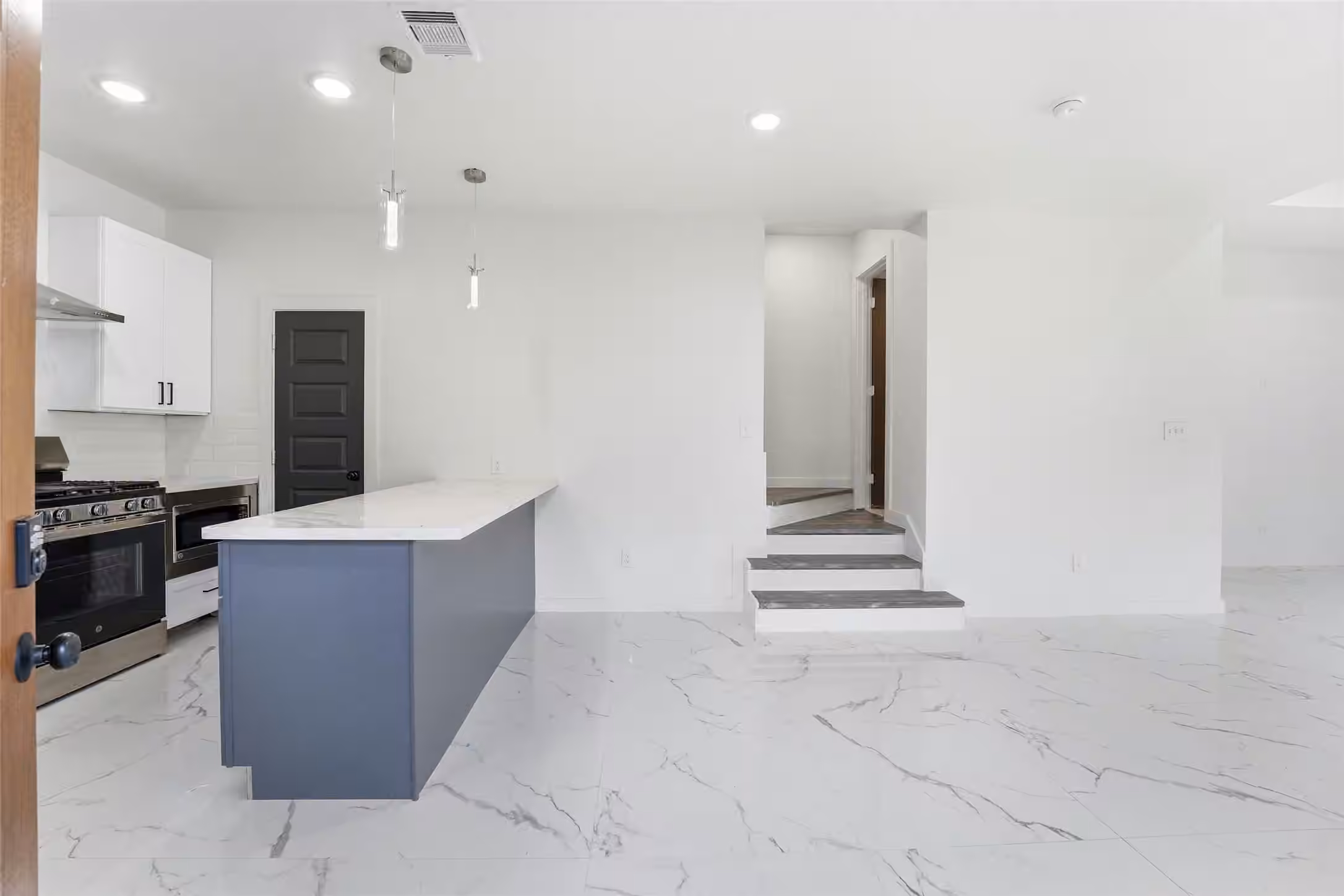 Photo 4 of 982 S Ellington Street, Houston, TX