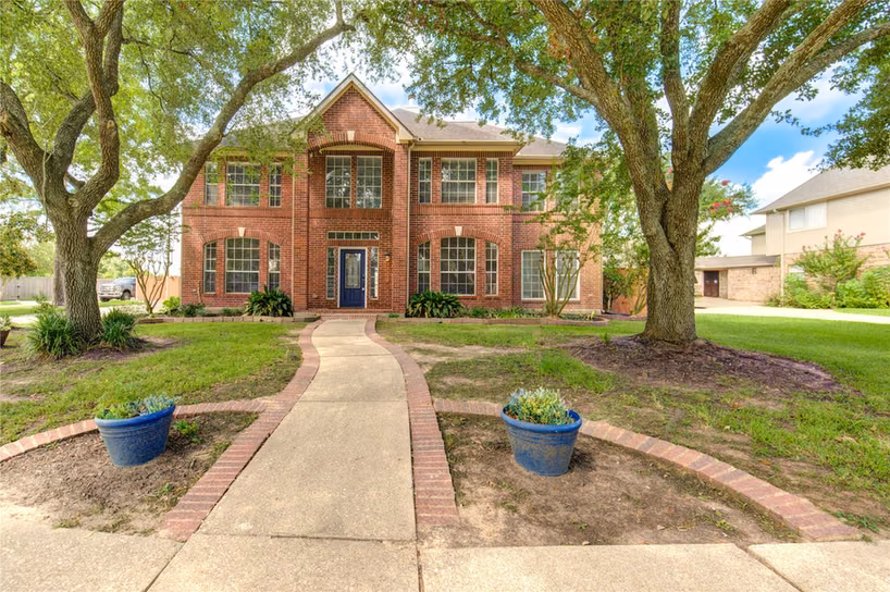 Photo 6 of 1016 Applewood Drive, Friendswood, TX