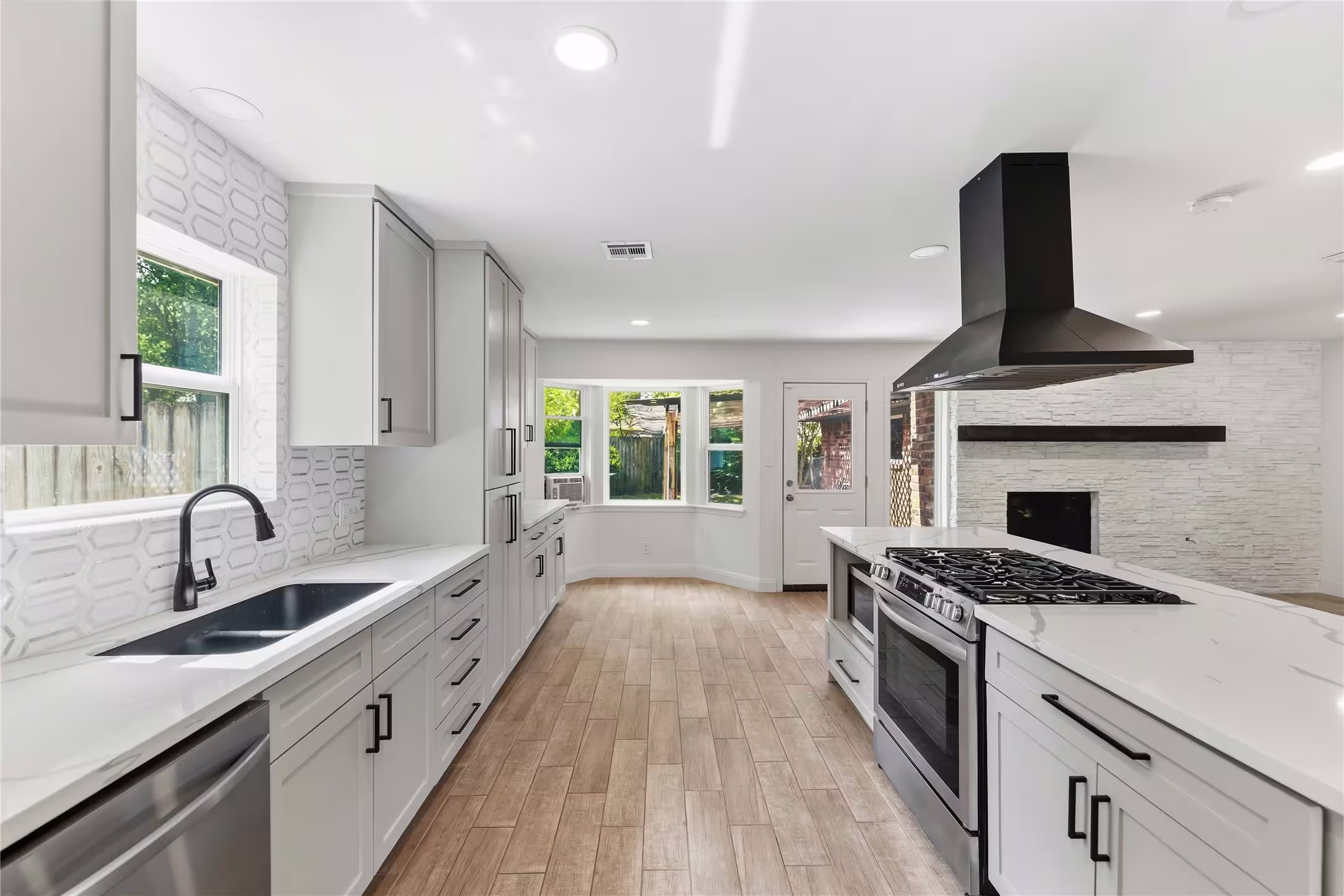 Photo 6 of 9739 Philmont Drive, Houston, TX