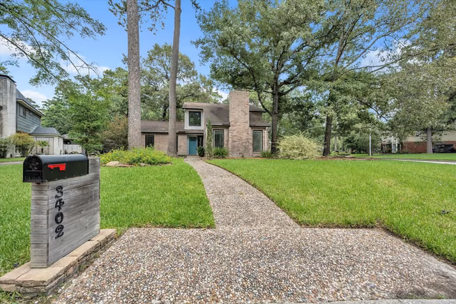Photo 2 of 3402 Laurel Crest Court, Houston, TX
