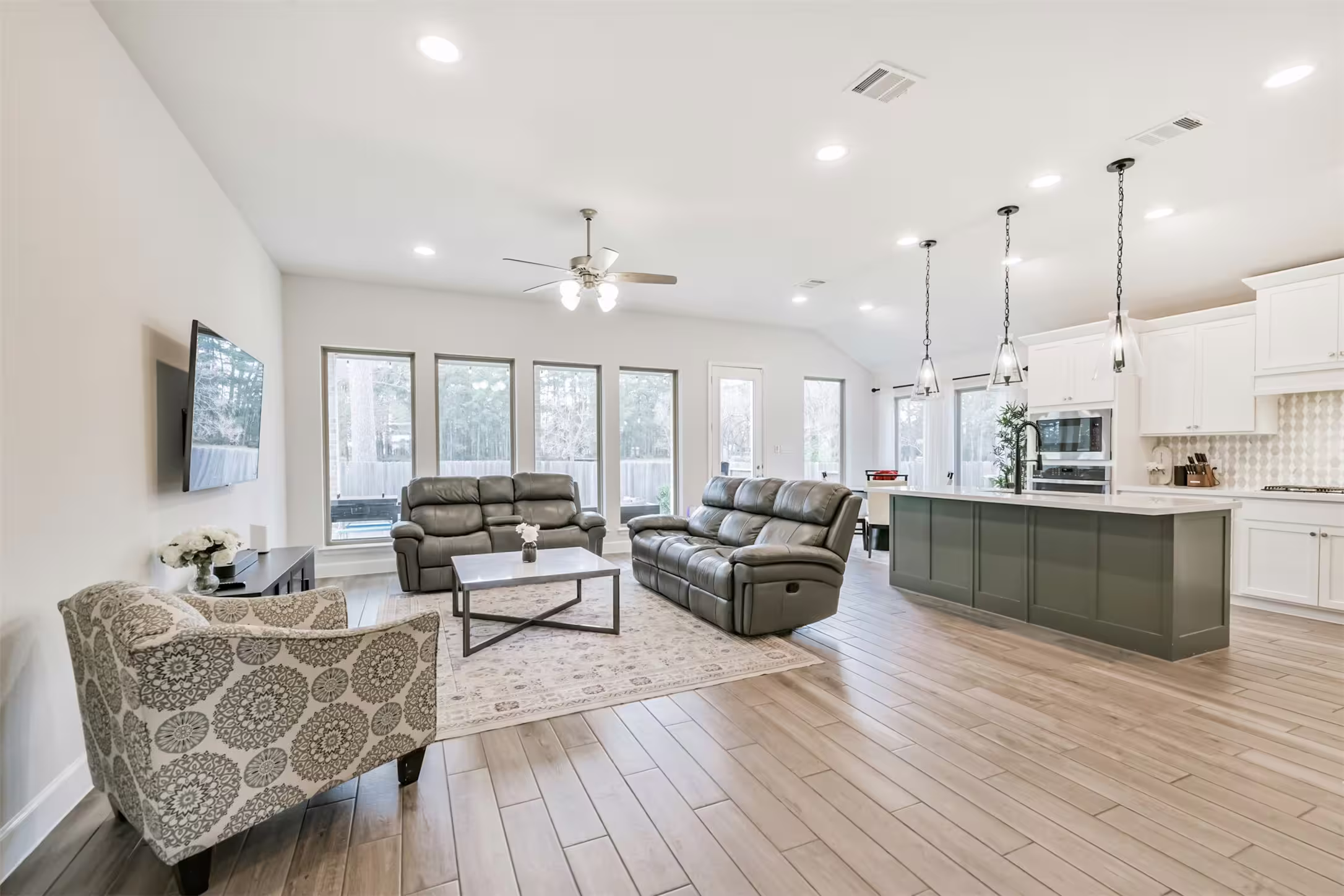 Photo 5 of 1320 Rio Hollow Lane, Magnolia, TX