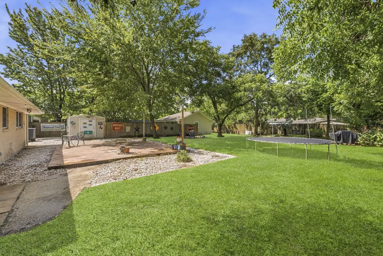 Photo 3 of 211 S Iowa Avenue, League City, TX