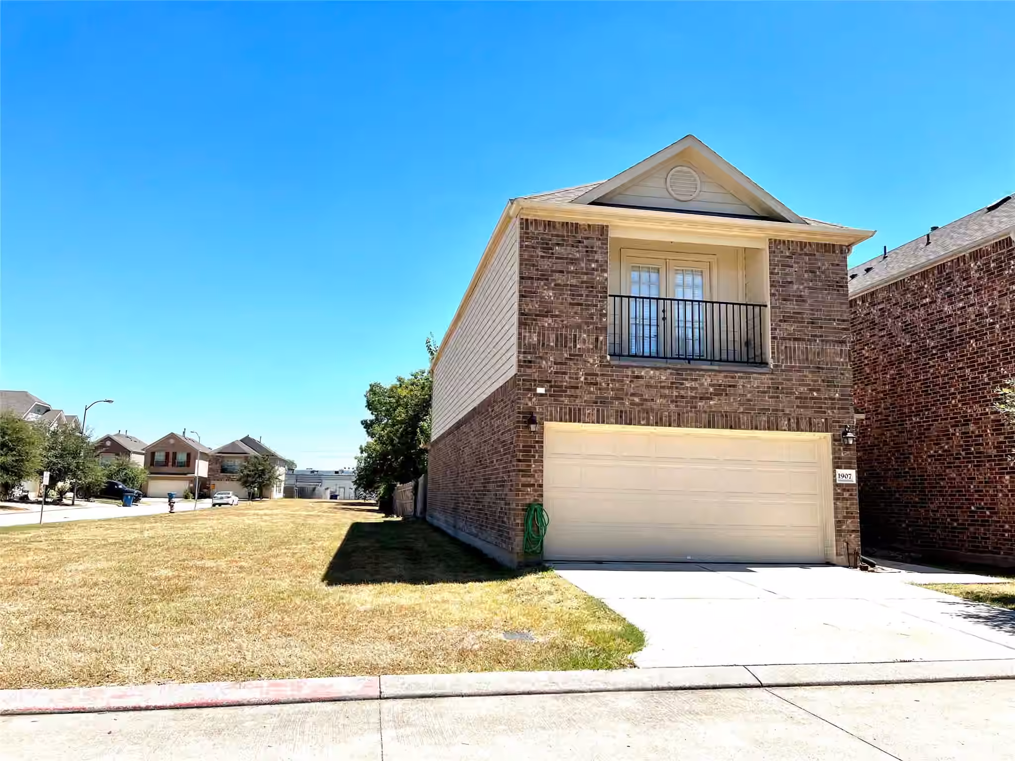 Photo 2 of 1907 Sophia Drive, Houston, TX