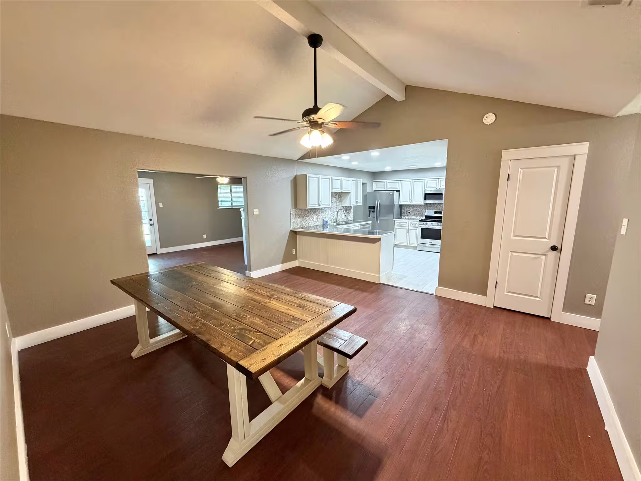 Photo 4 of 1415 Avenue E, Danbury, TX