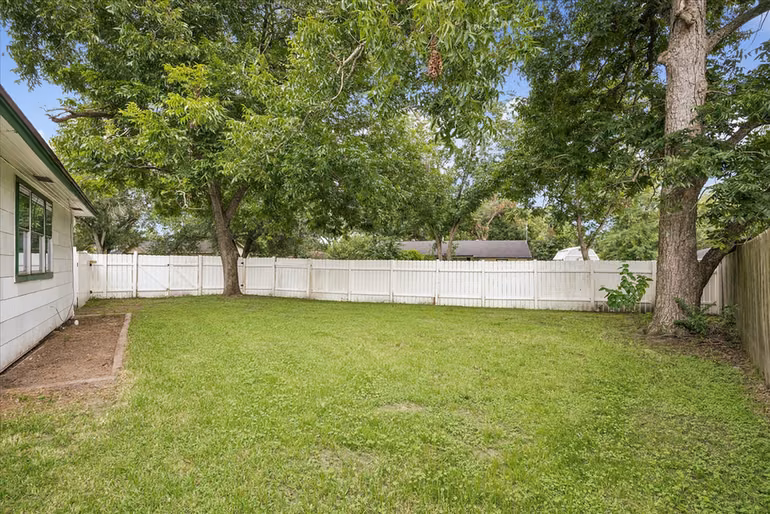 Photo 5 of 707 OLEANDER, Sealy, TX