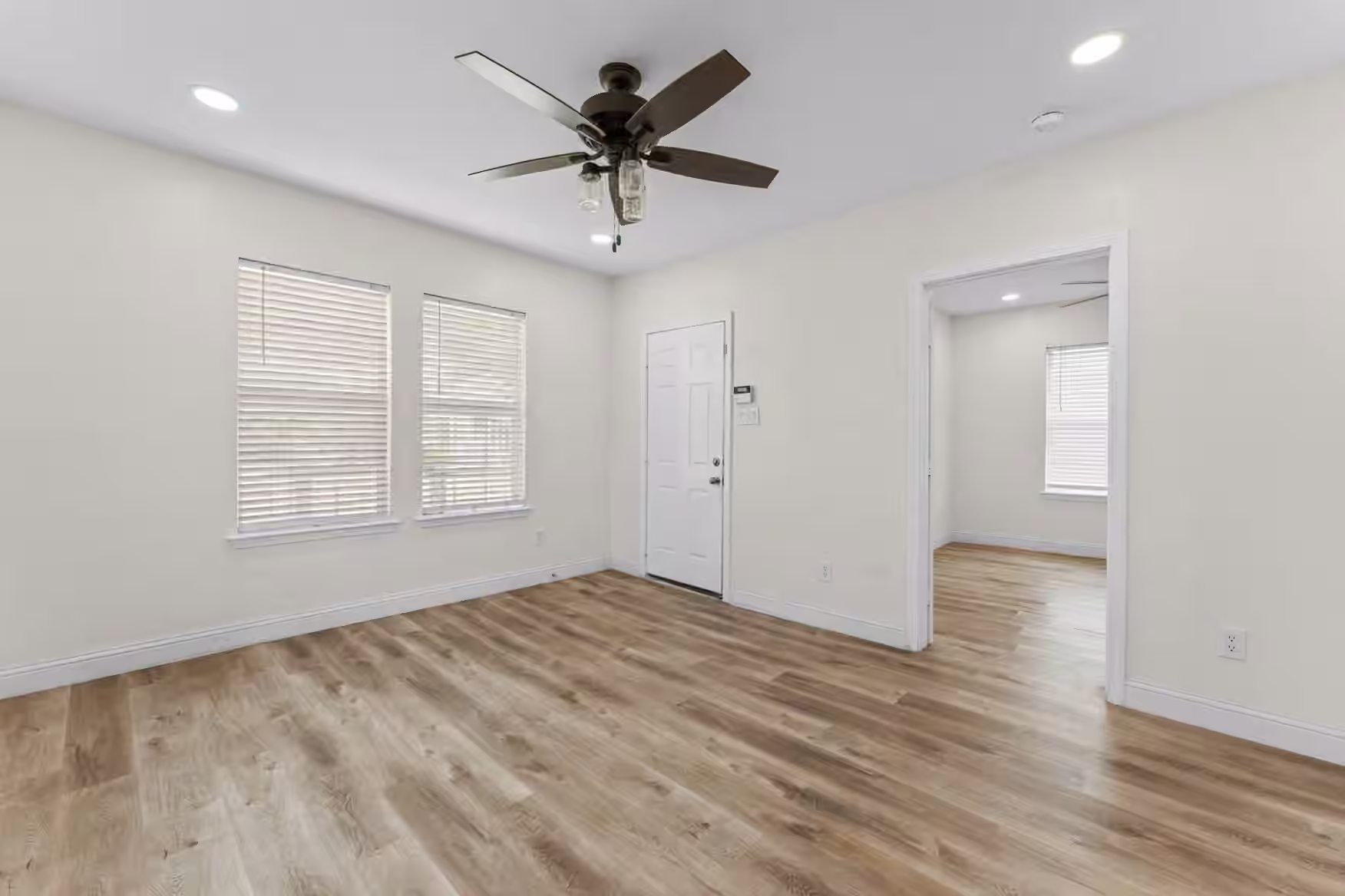 Photo 3 of 1435 N Durham Drive, Houston, TX
