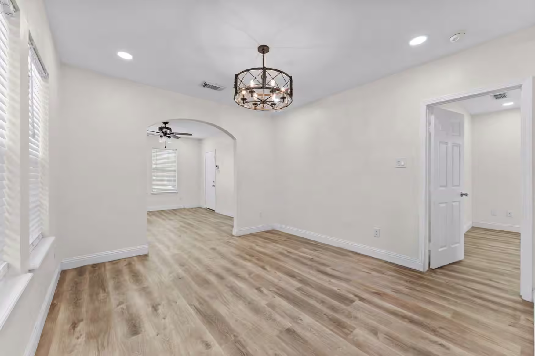 Photo 5 of 1435 N Durham Drive, Houston, TX