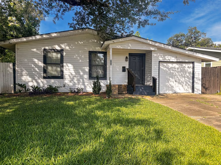 Photo of 306 Azalea Street, Lake Jackson, TX 77566