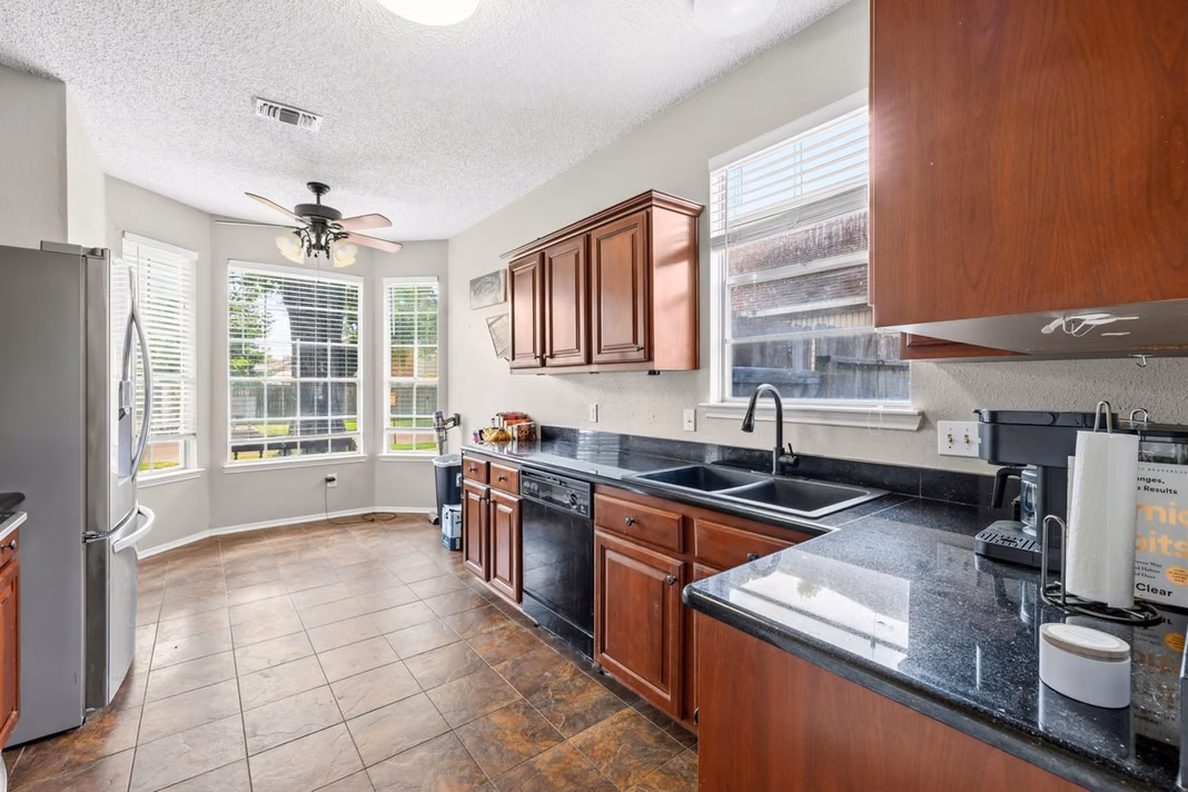 Photo 6 of 7707 Trail Blazer Drive, Houston, TX
