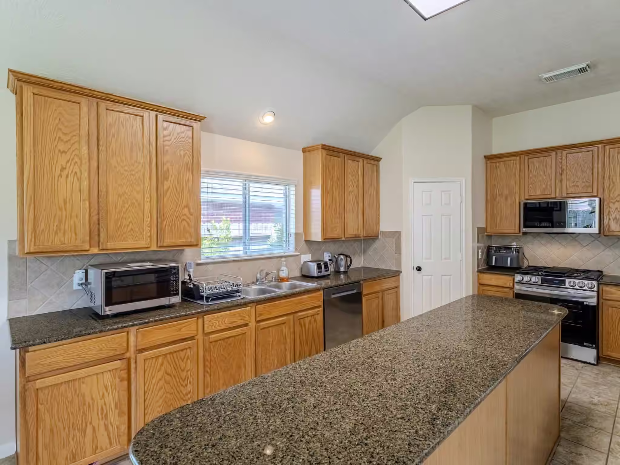 Photo 3 of 9014 Carriage Point Drive, Sugar Land, TX