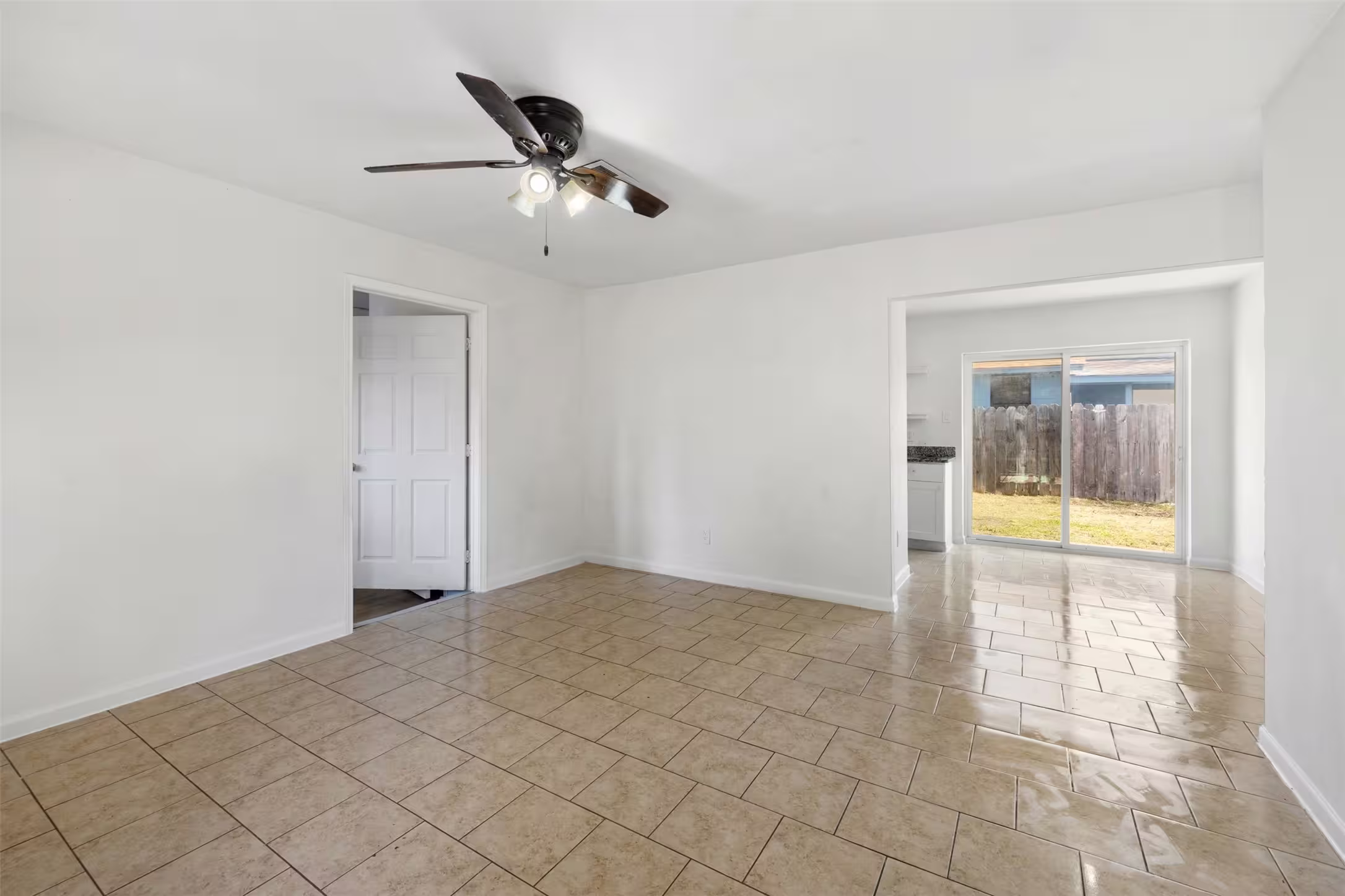 Photo 4 of 9802 Lum Lane, Houston, TX