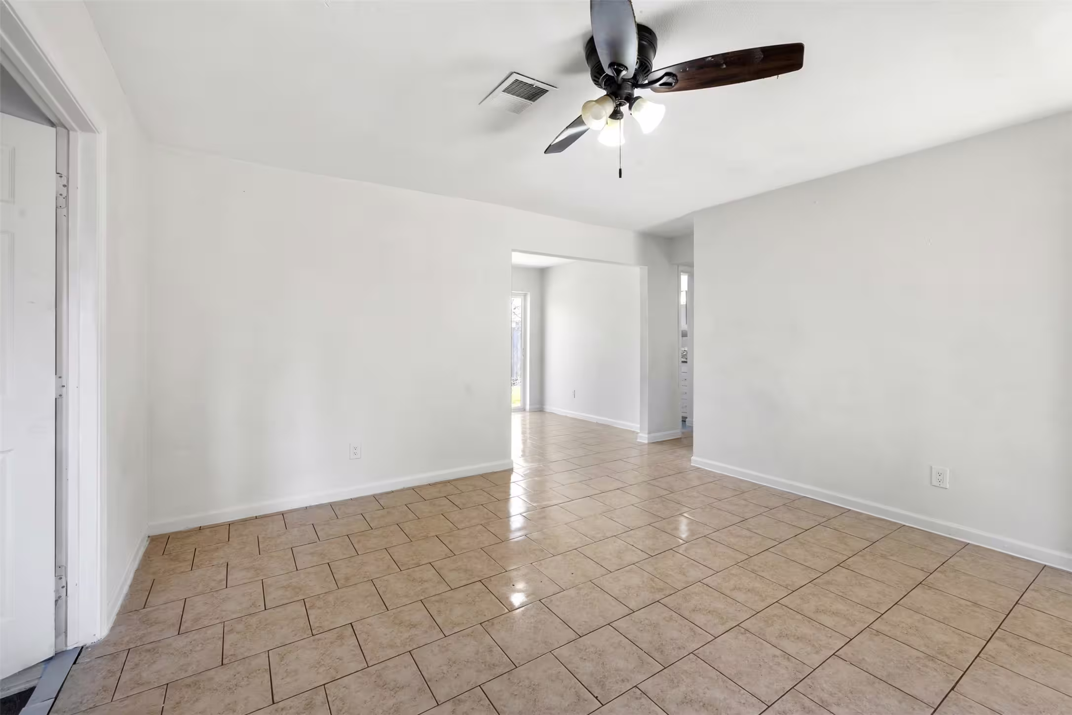 Photo 5 of 9802 Lum Lane, Houston, TX