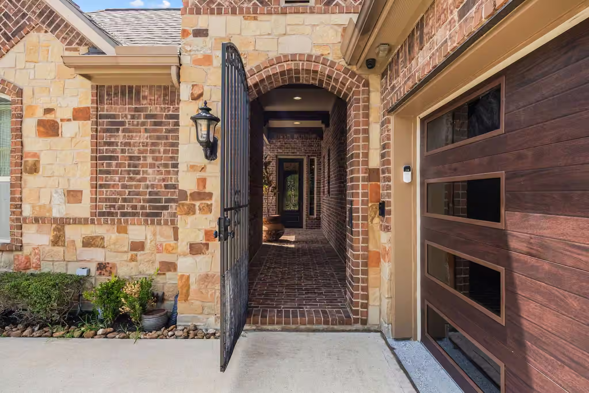 Photo 2 of 43 Overland Heath Drive, Tomball, TX