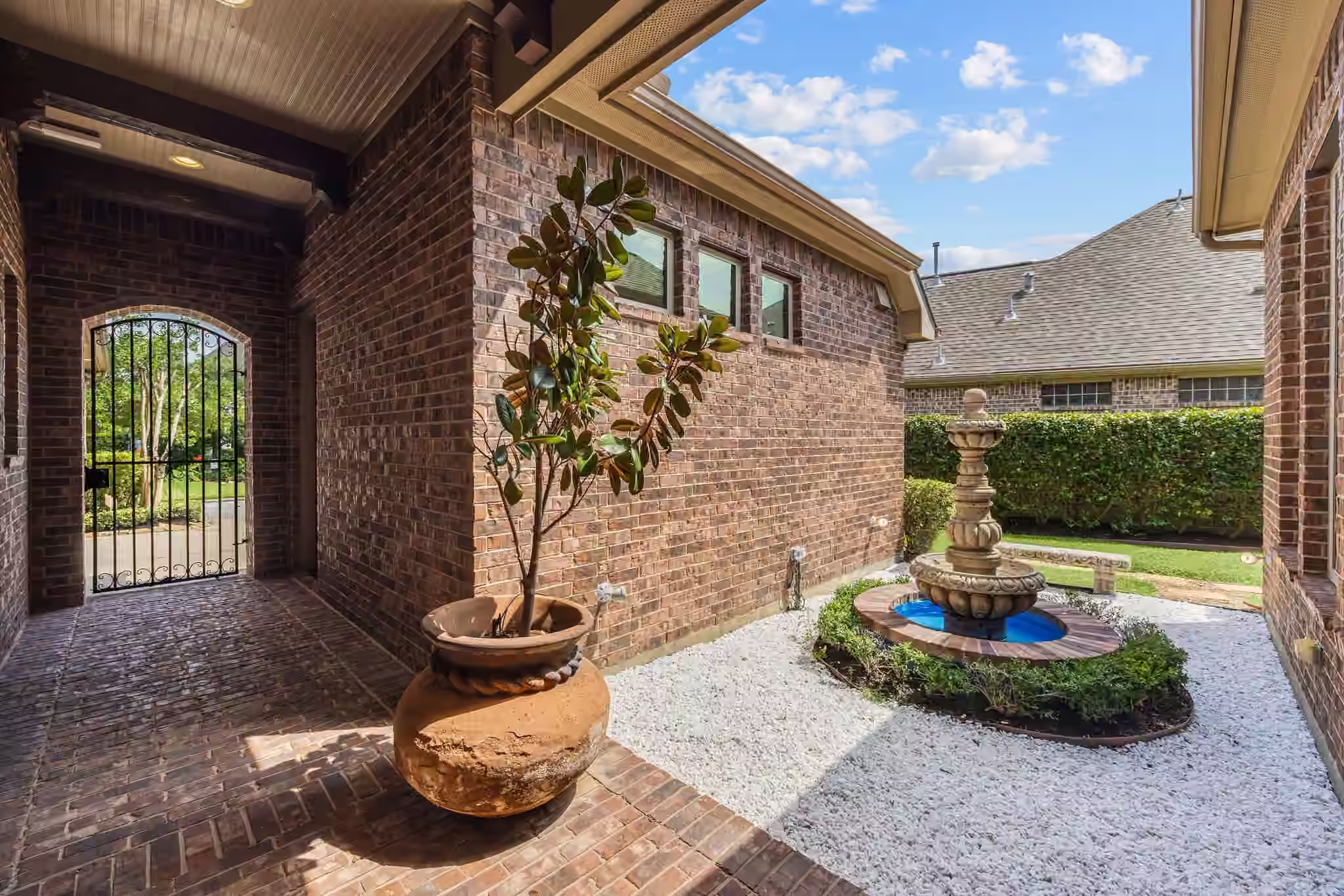 Photo 3 of 43 Overland Heath Drive, Tomball, TX
