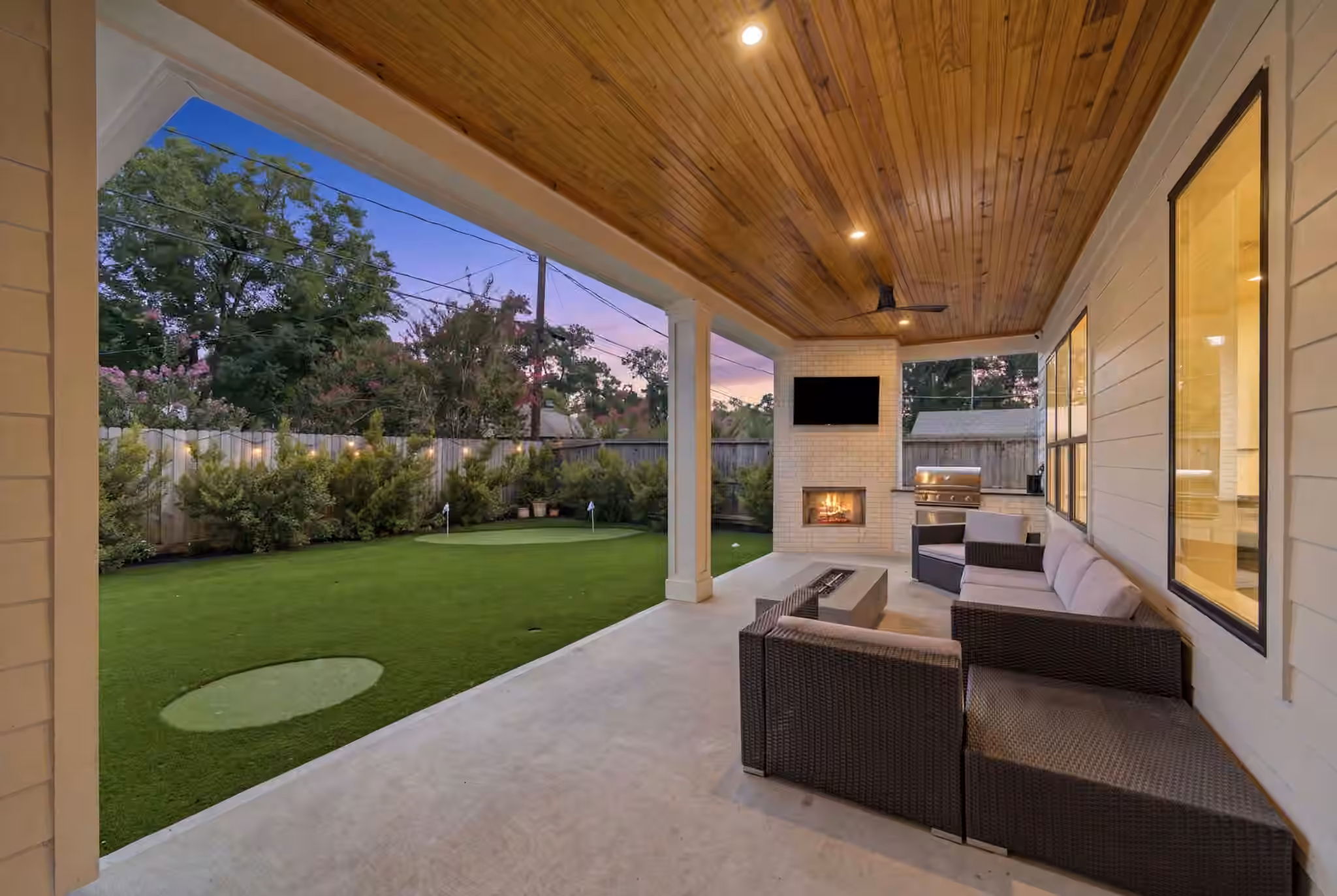 Photo 2 of 1030 Chamboard Lane, Houston, TX