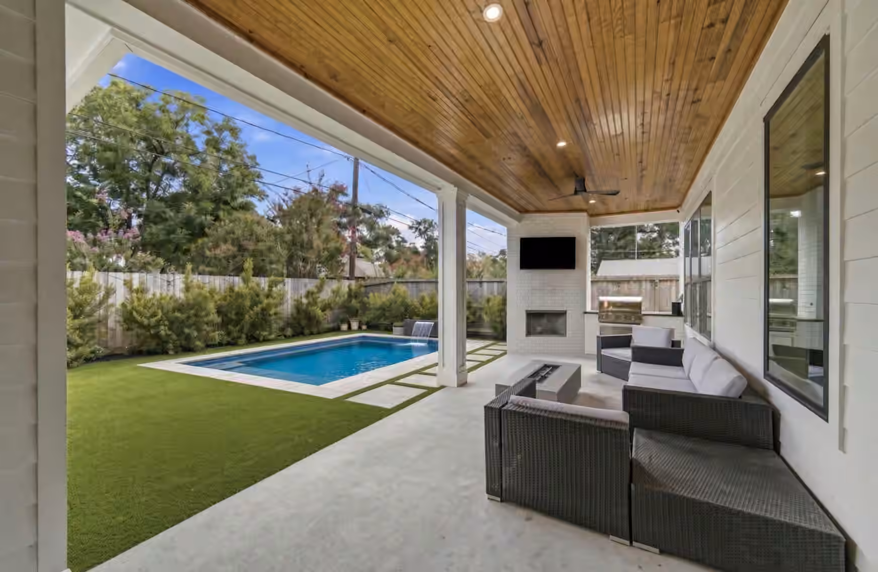 Photo 4 of 1030 Chamboard Lane, Houston, TX