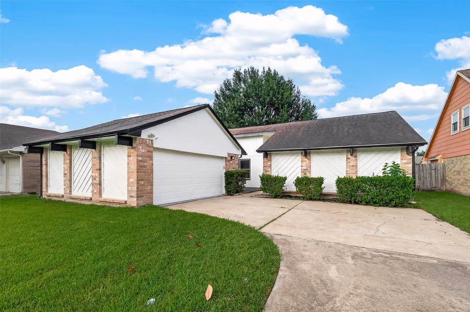 Photo 3 of 2106 Endicott Lane, Sugar Land, TX
