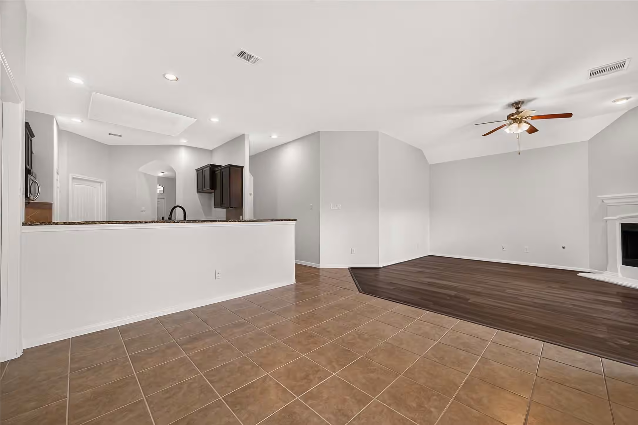 Photo 4 of 519 Glenwood Ridge Drive, Spring, TX