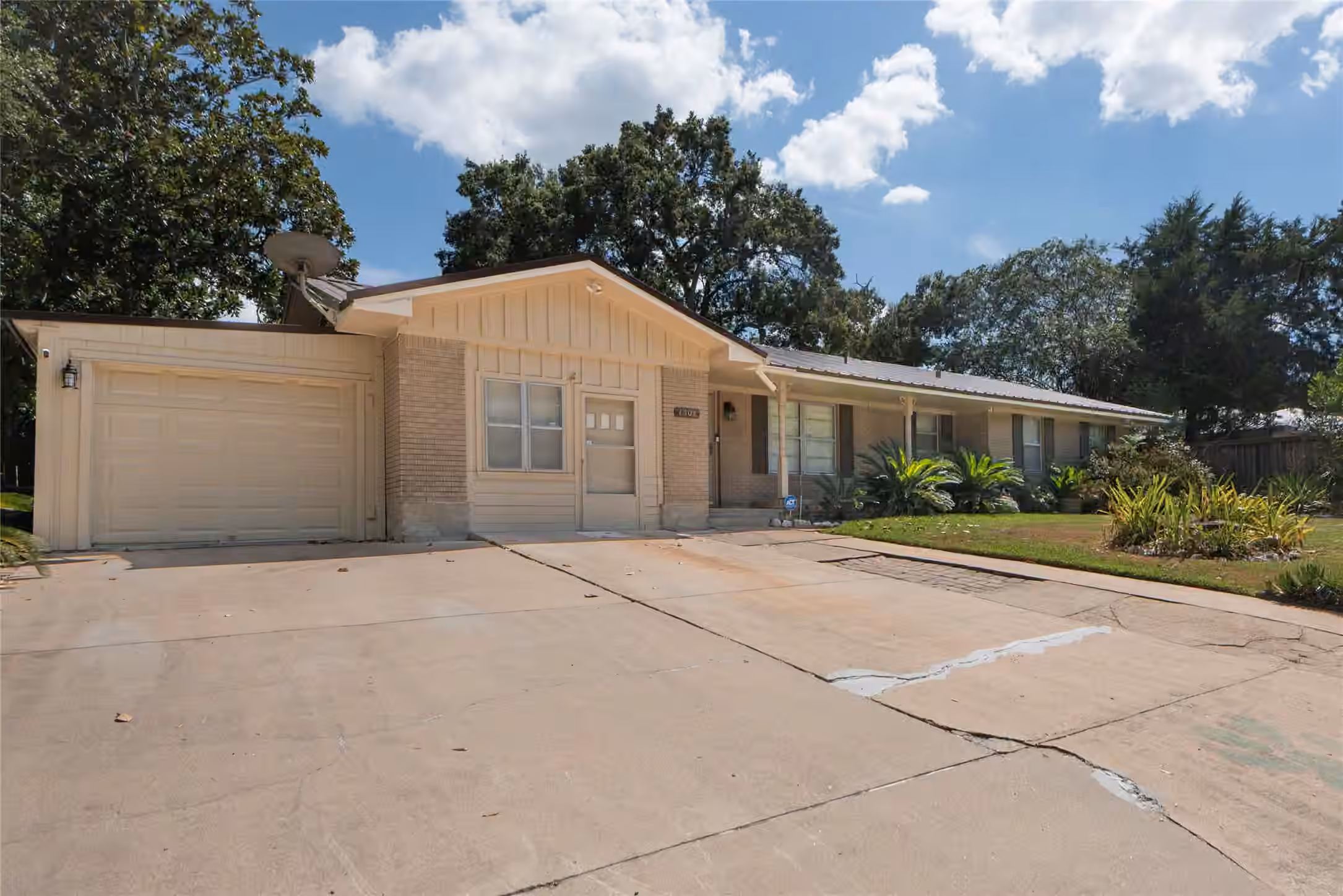 Photo 2 of 1507 Meadow Lane, Brenham, TX
