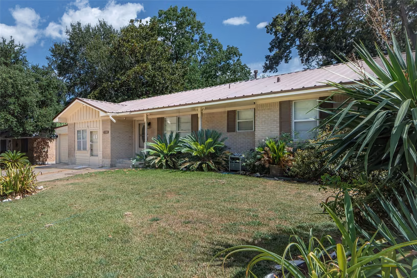Photo 3 of 1507 Meadow Lane, Brenham, TX