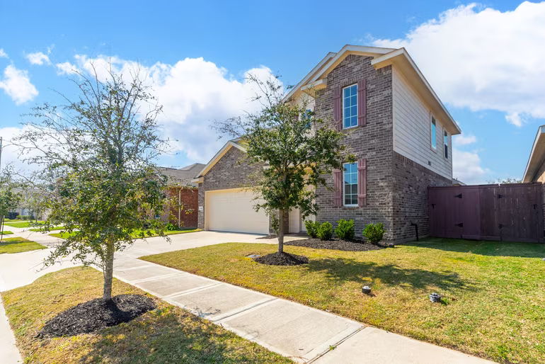 Photo 3 of 505 Prairie Grass Trail, Clute, TX