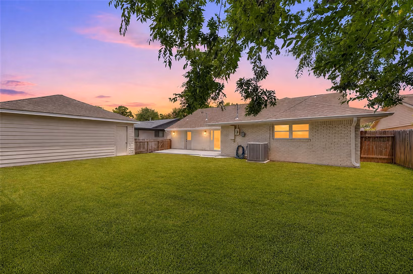 Photo 2 of 4321 Kingfisher Drive, Houston, TX
