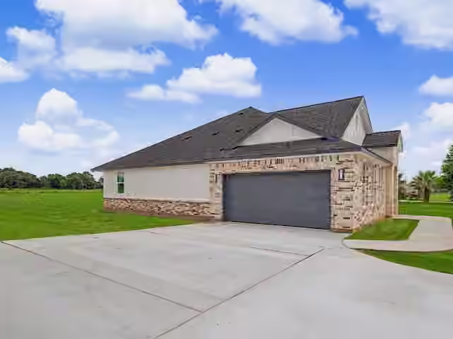 Photo 5 of 1220 Appaloosa Circle, Angleton, TX
