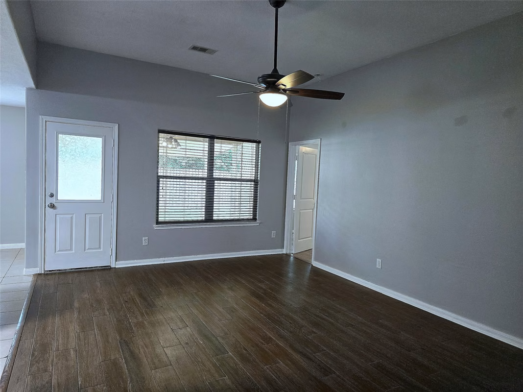 Photo 3 of 10320 Stone Gate Drive, Conroe, TX