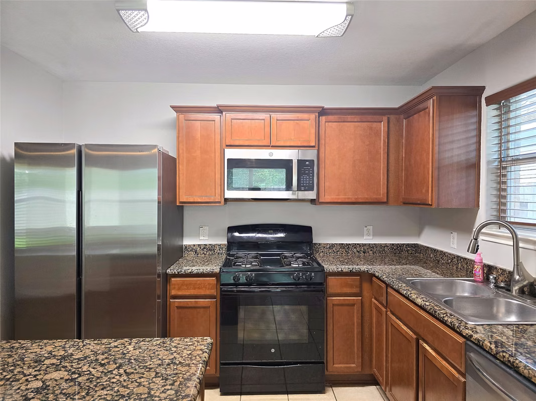 Photo 6 of 10320 Stone Gate Drive, Conroe, TX
