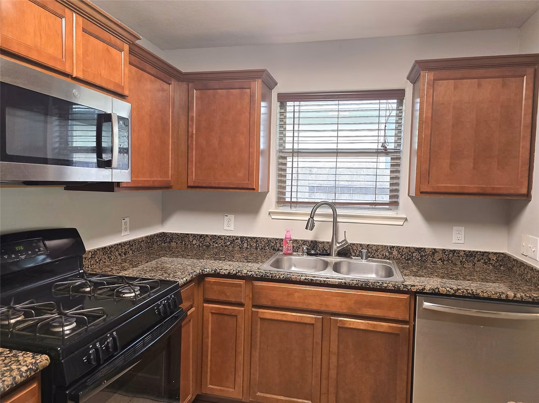 Photo 7 of 10320 Stone Gate Drive, Conroe, TX