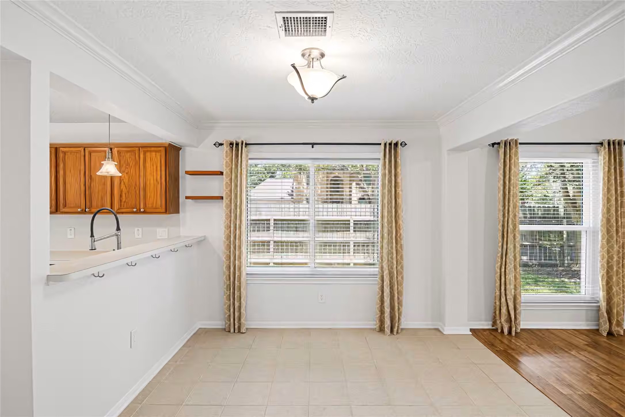 Photo 3 of 16003 Salton Point Drive, Friendswood, TX