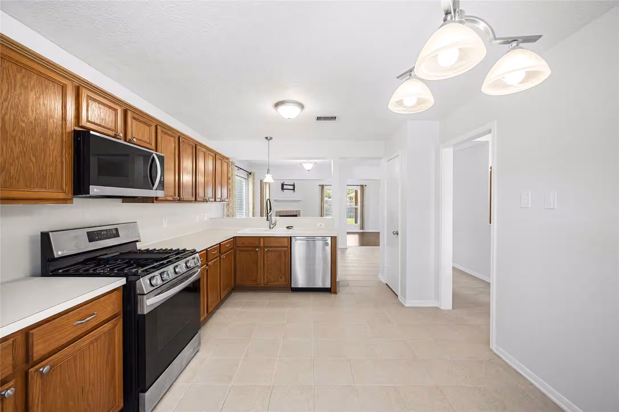 Photo 7 of 16003 Salton Point Drive, Friendswood, TX