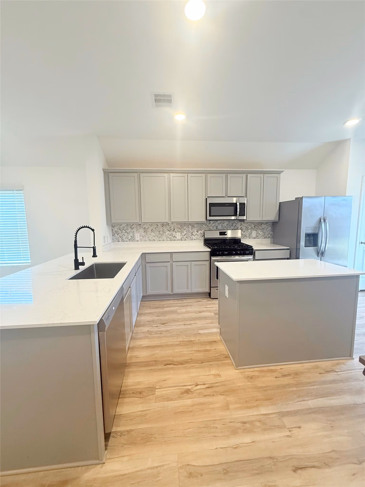 Photo 5 of 4227 Sterling View Boulevard, Baytown, TX