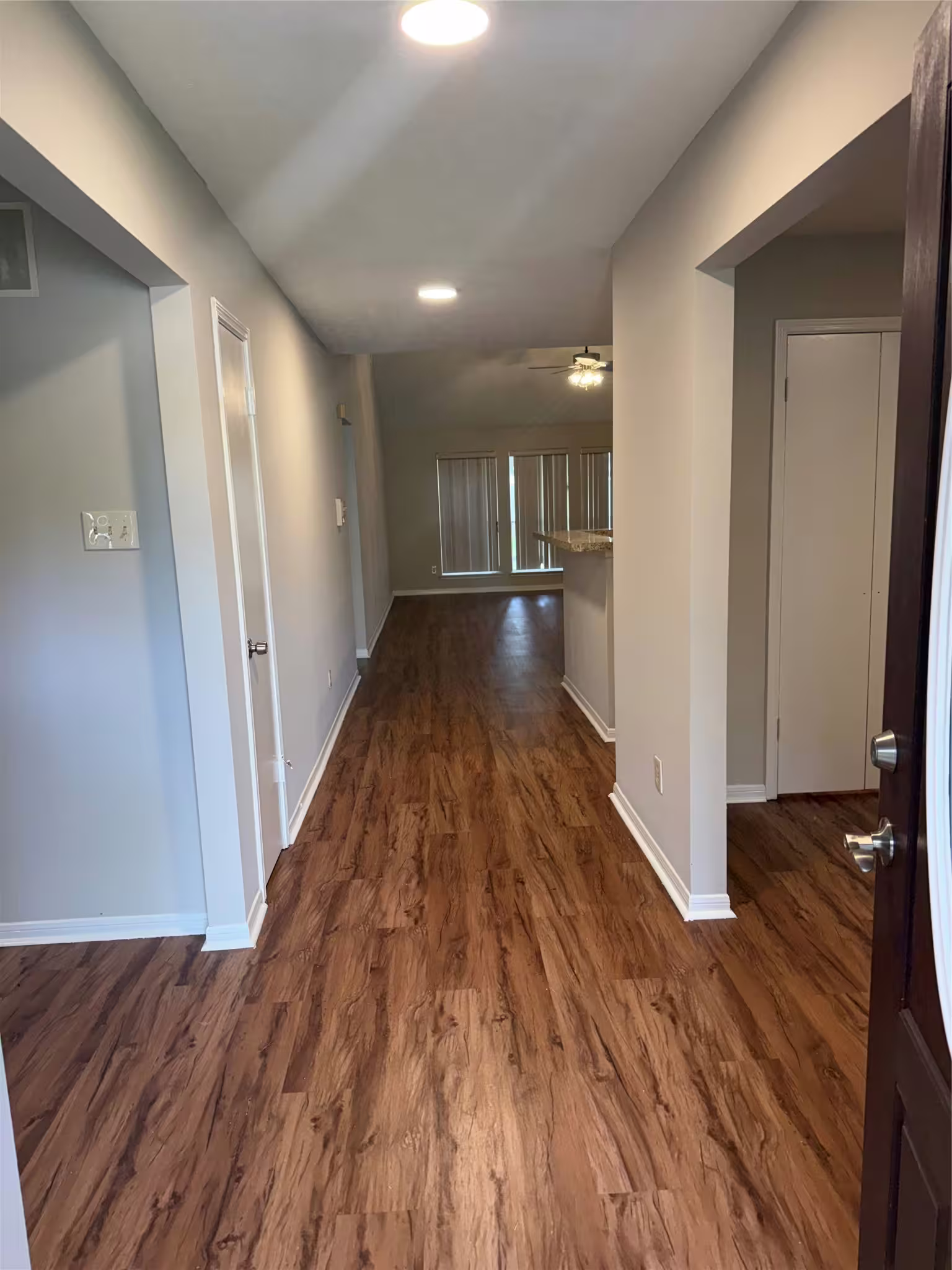 Photo 4 of 16611 PARLIAMENT DR, South Houston, TX