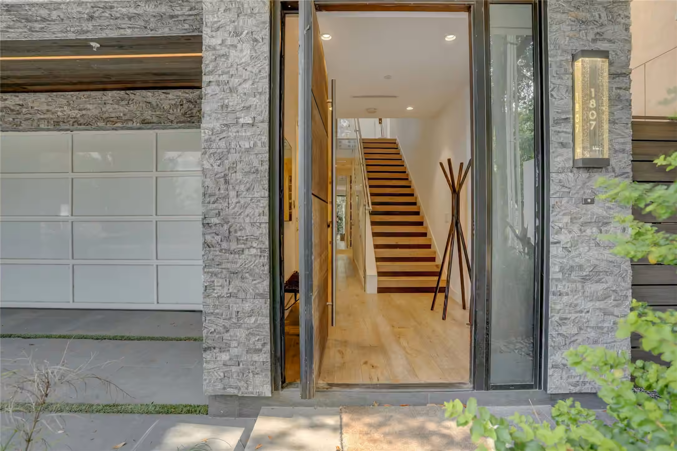 Photo of 1807 Indiana Street, Houston, TX 77019