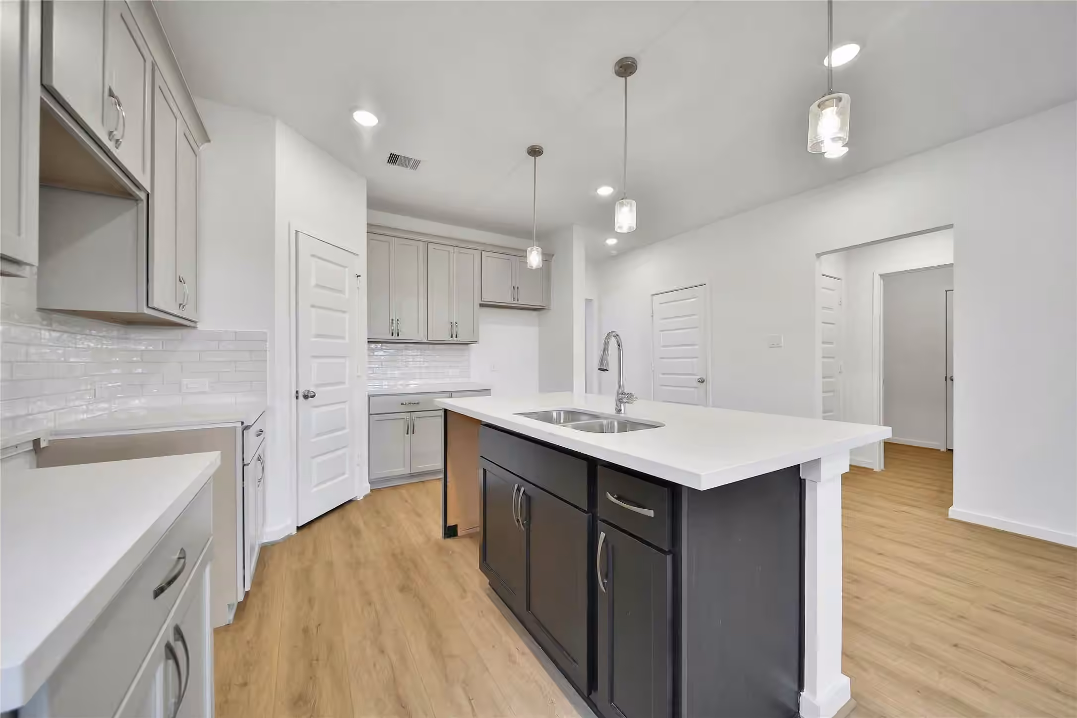 Photo 4 of 1832 Rory Christine Drive, Rosharon, TX
