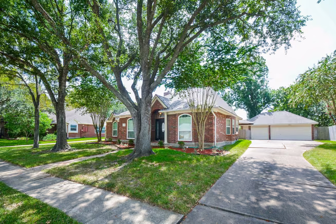 Photo of 705 Eagle Lakes Drive, Friendswood, TX 77546