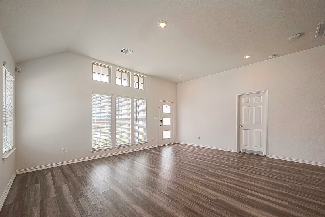 Photo 5 of 15726 Crosby Hall Drive, Humble, TX