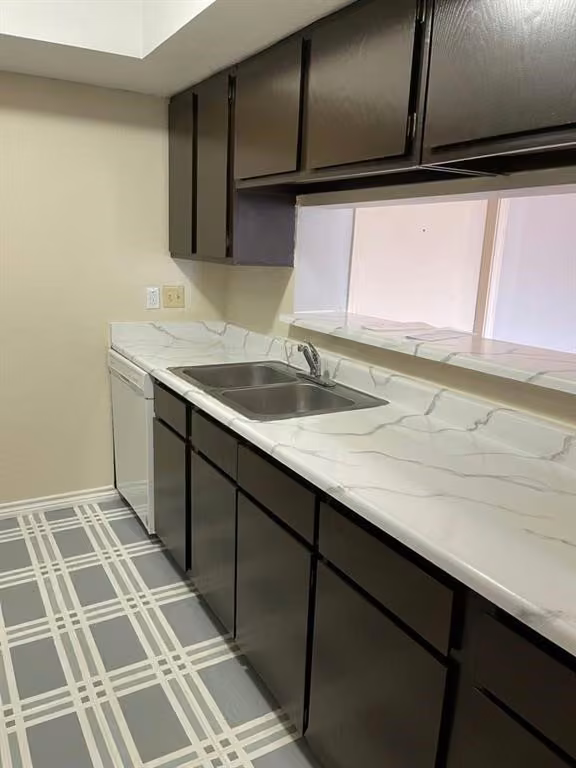 Photo 5 of 2820 S Bartell Drive 24, Houston, TX