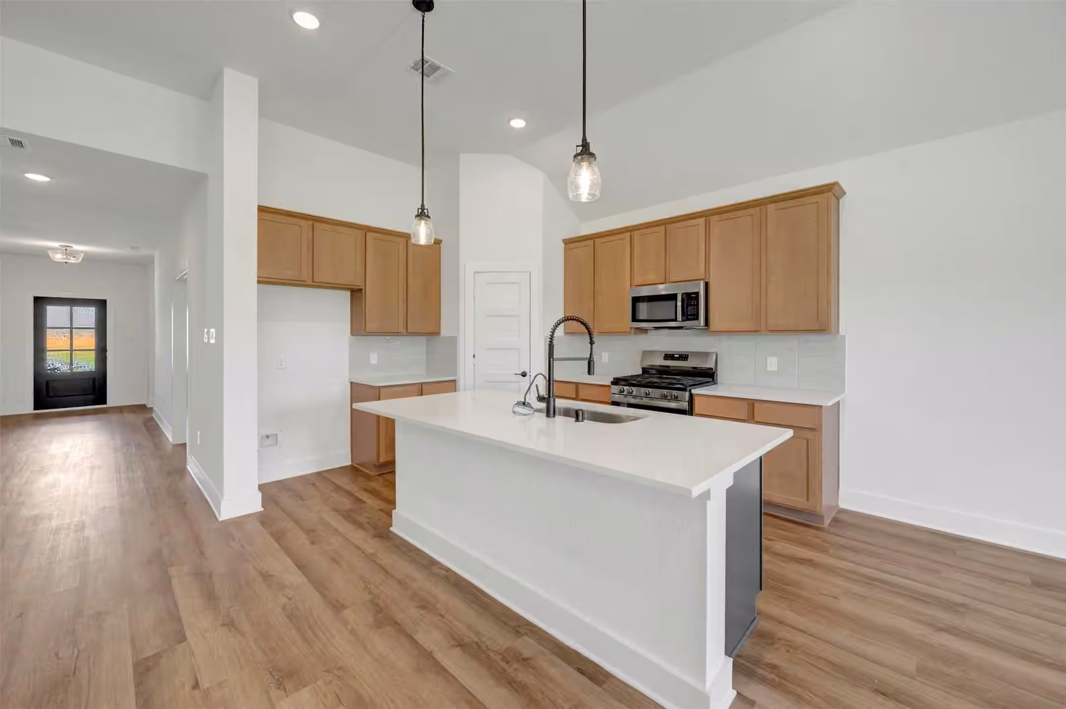 Photo 3 of 2127 Lone Bronco Boulevard, Rosenberg, TX