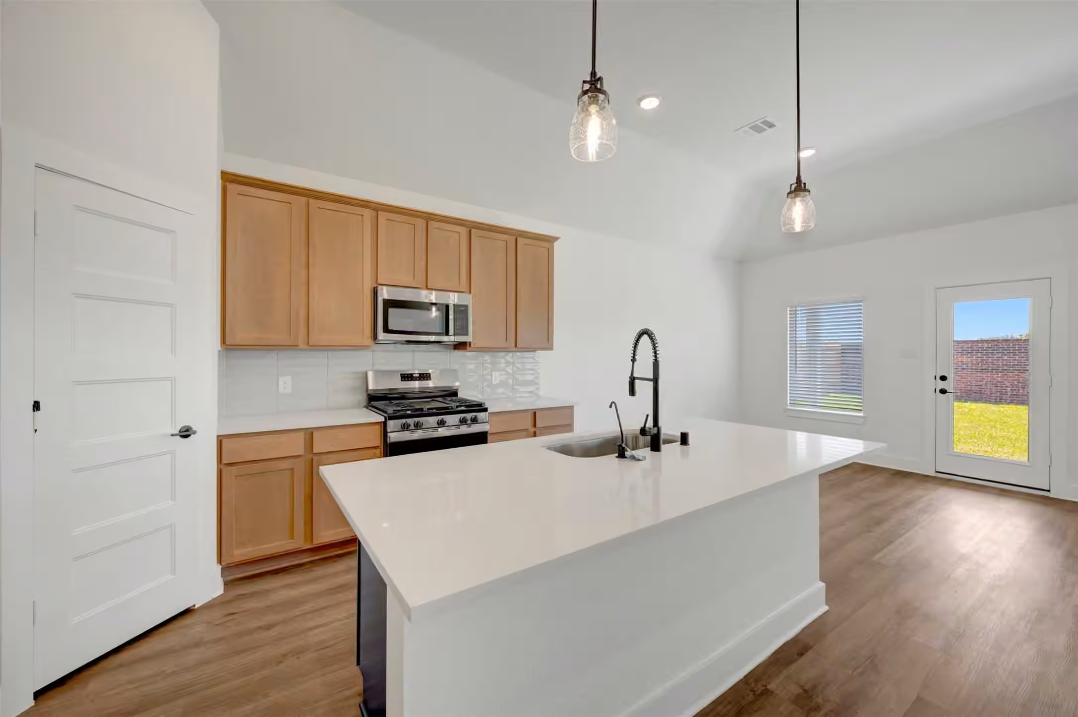 Photo 5 of 2127 Lone Bronco Boulevard, Rosenberg, TX