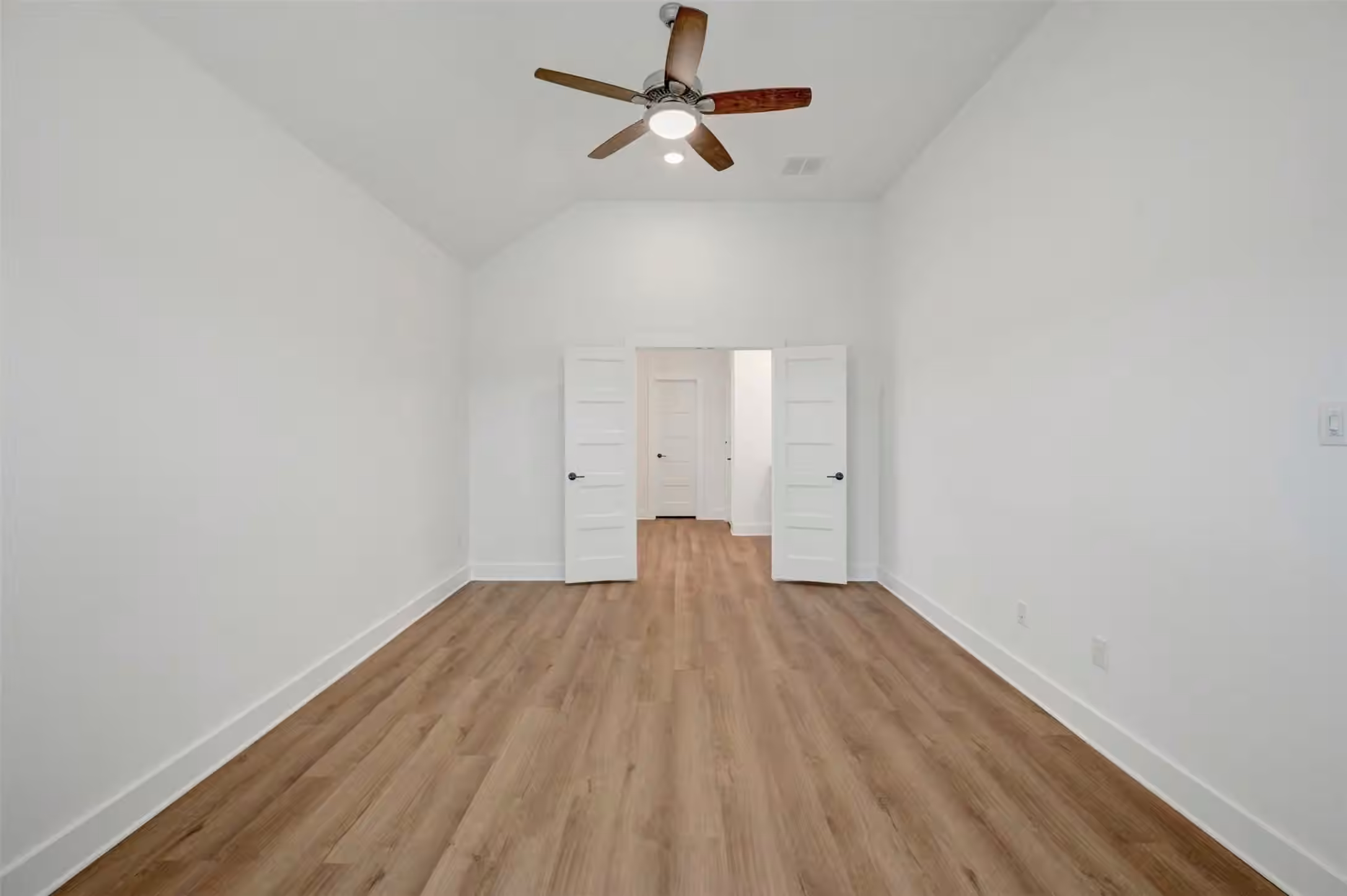 Photo 7 of 2127 Lone Bronco Boulevard, Rosenberg, TX