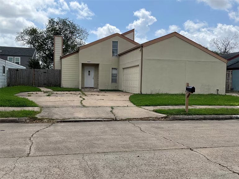 Photo of 11111 Petworth Drive, Houston, TX