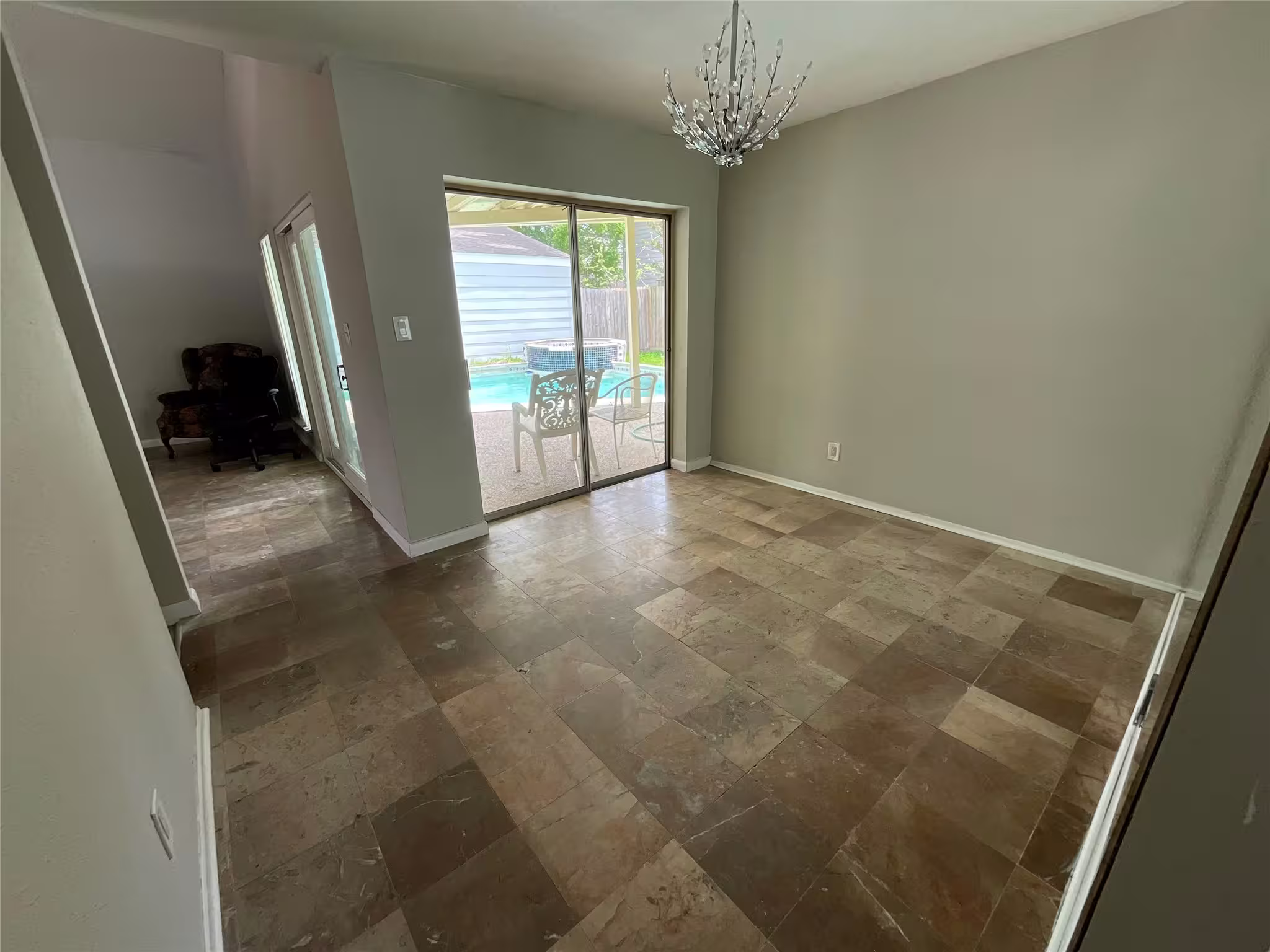 Photo 5 of 11111 Petworth Drive, Houston, TX