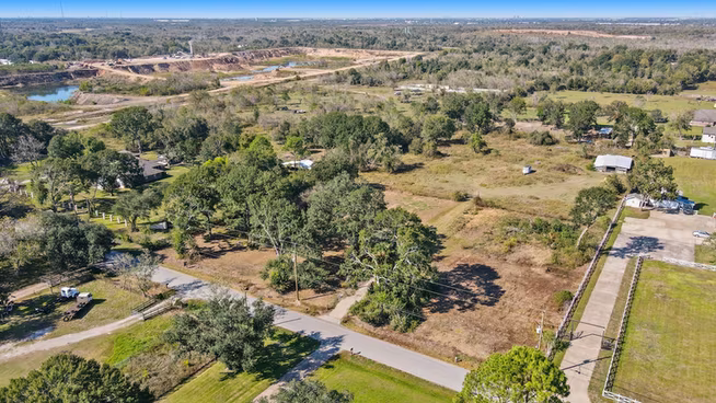 Photo 2 of 676 Evergreen Street, Fresno, TX